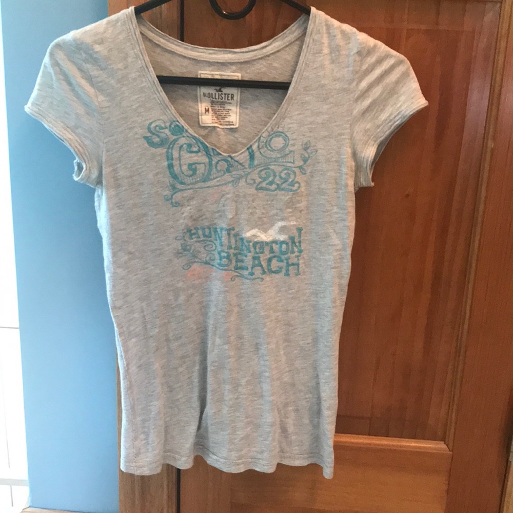 Size Medium- v cut top